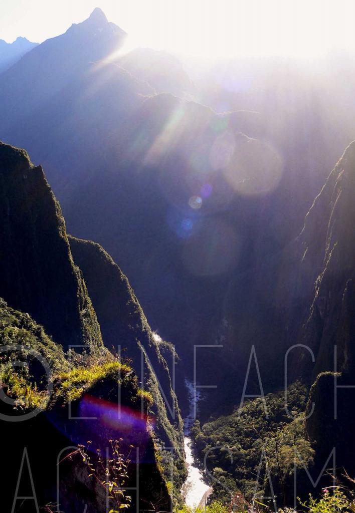 Tiefe Schluchten beim Aufstieg zu Huayna Picchu